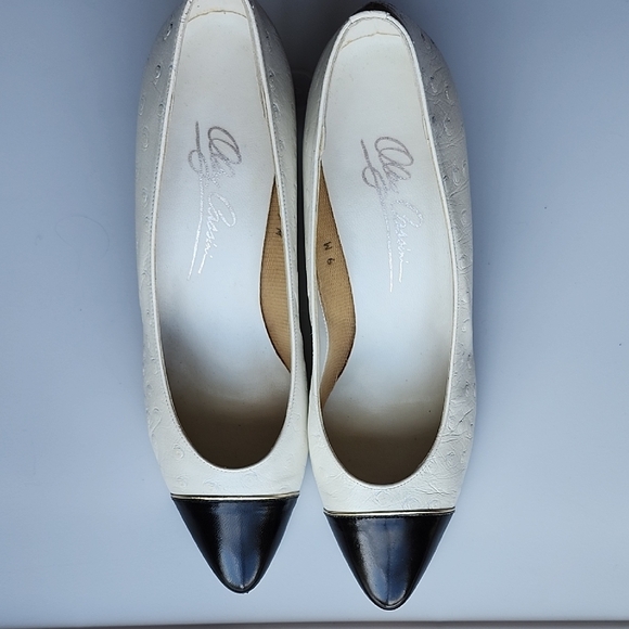 Oleg Cassini Shoes - Oleg Cassini ostrich pumps